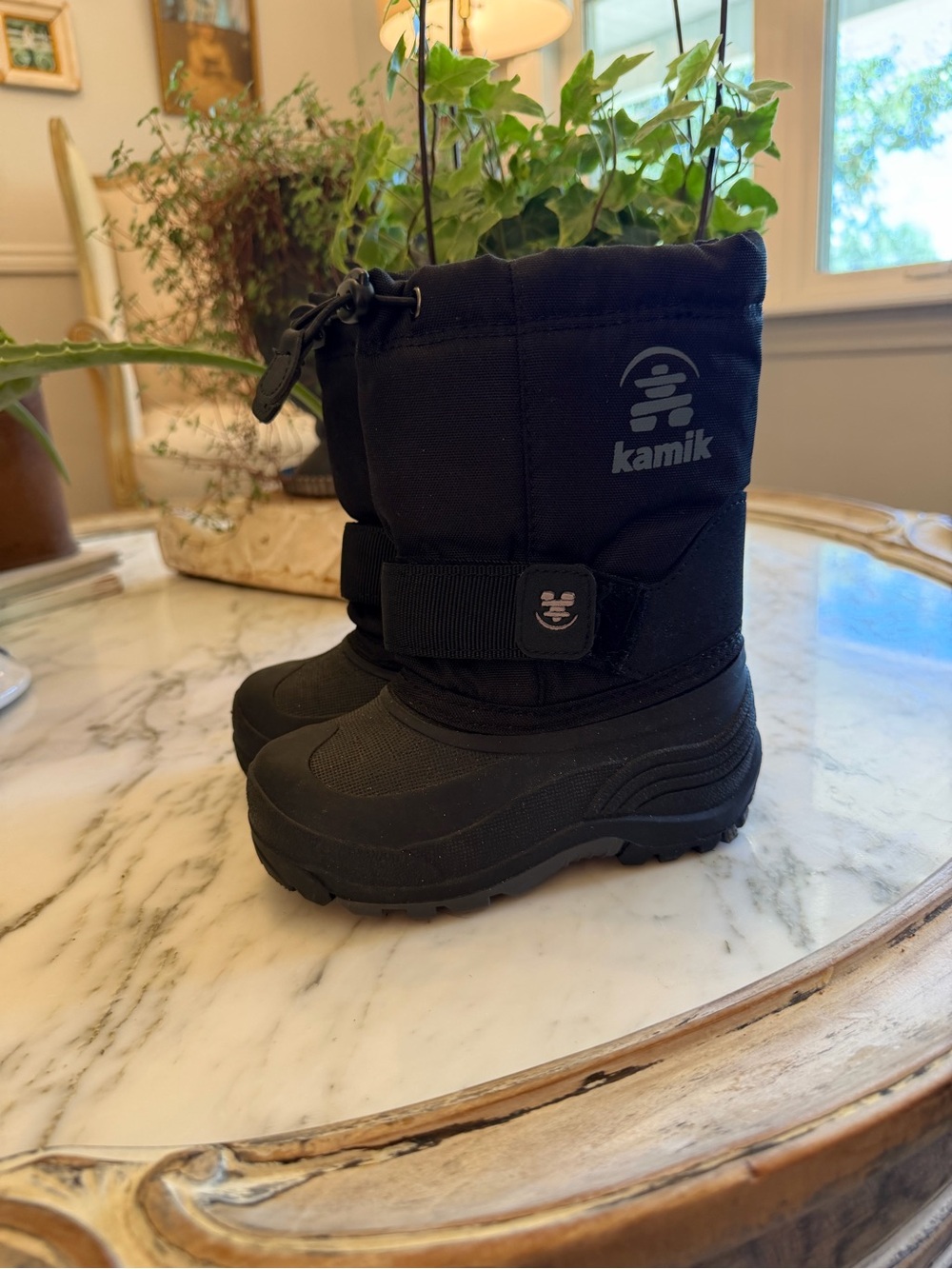 Kamik Black Toddler size 9 Snow Boots with Hook-and-Loop Strap